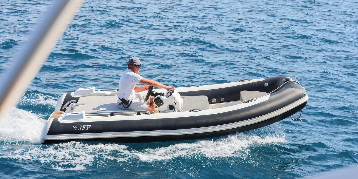 Mangusta 108 JFF тендер Williams 150 - аренда мега яхты во Франции